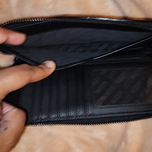 Black Steve Madden Wallet - Picture 4 of 6